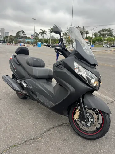 Maxsym 400i com 10 mil km rodados 