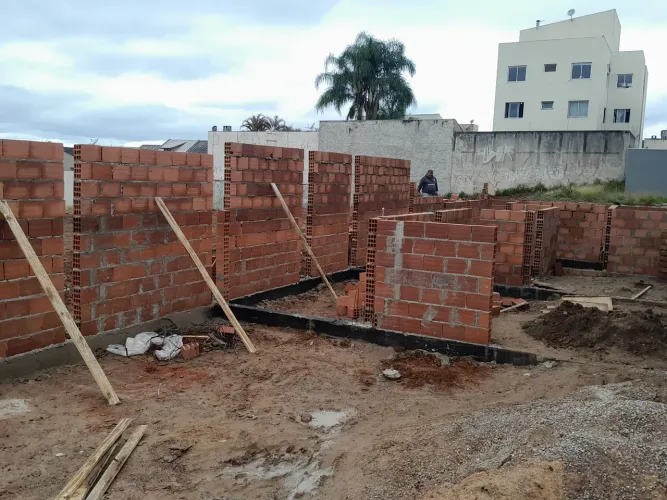 Trabalho com construção civil em geral.