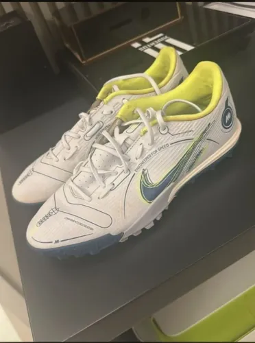 Chuteira Nike Society 38