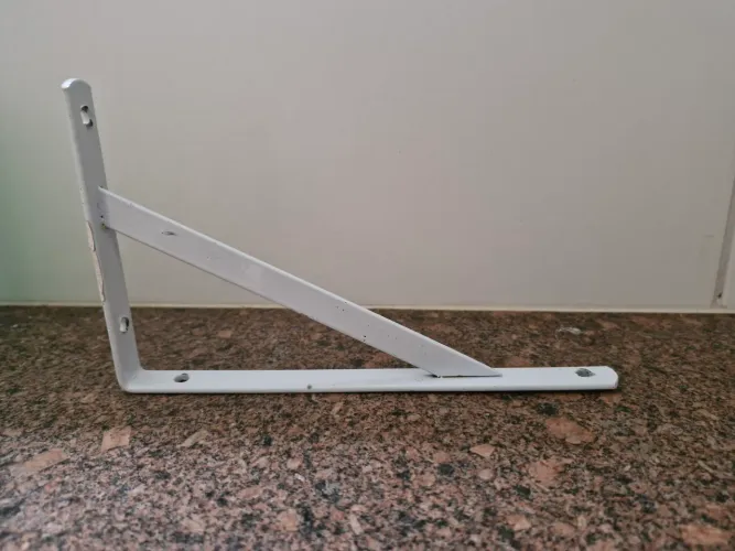 Mão francesa ferro L 20 cm. Cor branca . Várias unidades . Preço anunciado de 1 unid