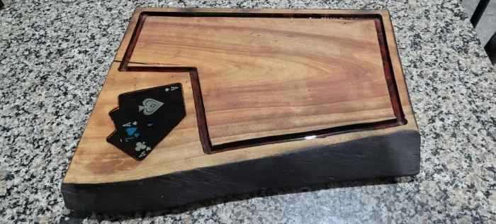 Tábua artesanal resinada para churrasco