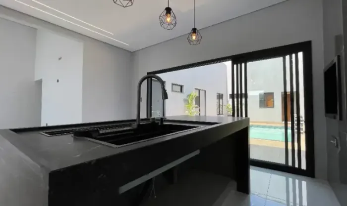 Casa 3 Quartos, 3 Banheiros, Garagem para 3 Veículos, entregue com marcenaria.