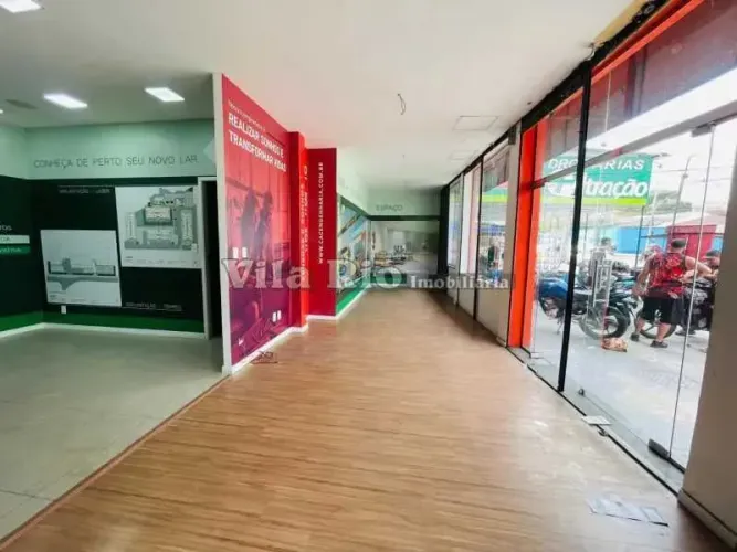 Lojão na Avenida Monsenhor Félix.