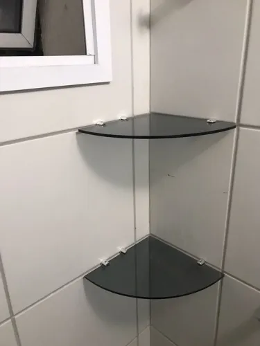 Prateleiras de canto de vidro para banheiro