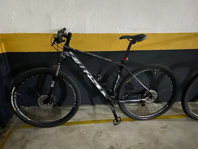 Bicicleta First ATHYMUS 29 c/ NF