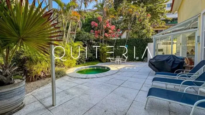 Casa de rua - / Residencial / Gávea