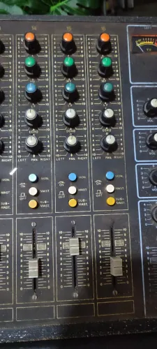 Vendo mesa de som 16 canais vintage