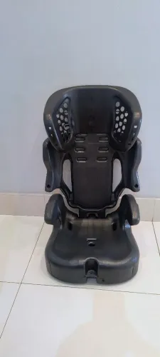 Cadeirinha de bebê para carro.