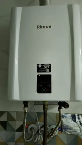 *Manutenção de aquecedor a gás.