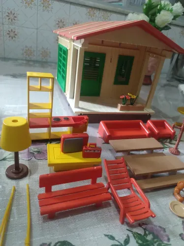 Playmobil casa conforme as fotos possui detalhes