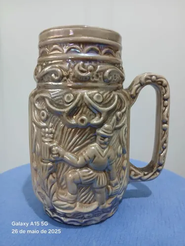 Caneca de cerâmica decorativa