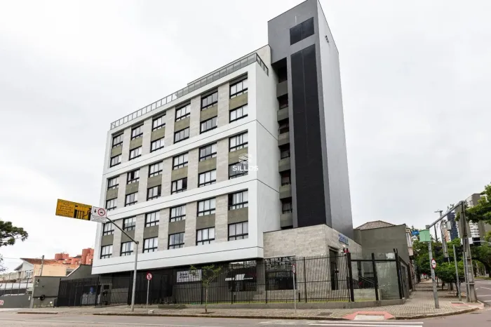 Studio mobiliado à venda no Rebouças em Curitiba