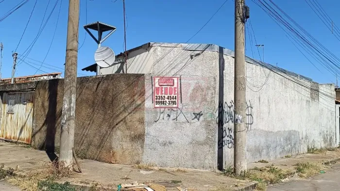 QNQ 02 | Lote de esquina com 2 casas independentes ideal para renda ou investimento Expans