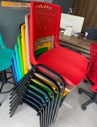Cadeiras de Escritório fixa empilháveis coloridas