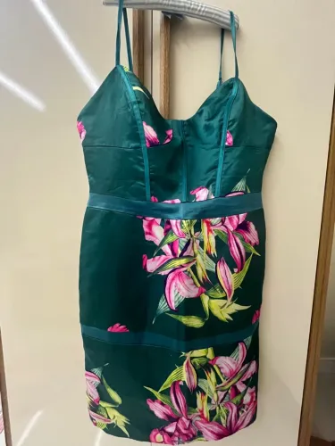 Vestido Floral Verde em cetim- tam M
