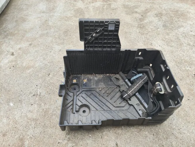 Suporte caixa bateria Peugeot 208 2022 2023 2024 2025  *00