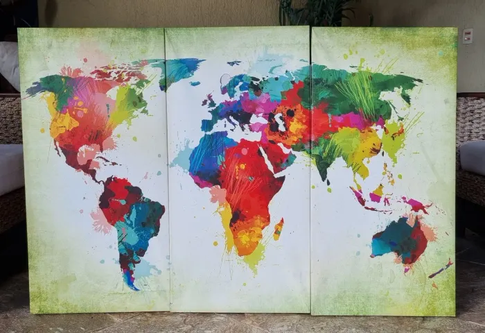 Quadro Mapa Mundi Colorido em Tela - 3 Peças