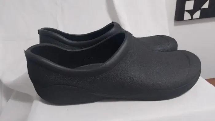 Sapato tipo crocs