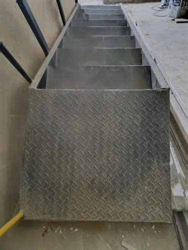 Escada de ferro, super resistente.