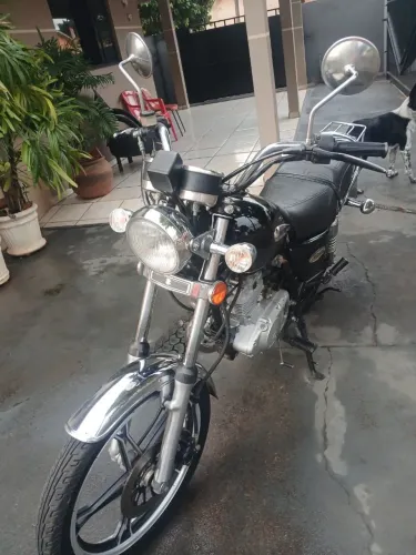 Vendo moto susuki yes 125 .moto top relíquia partida eletrônica bem conservada baixa km