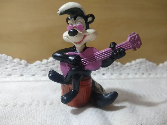 Pepe lê gambá/ miniatura Warner /ótimo estado