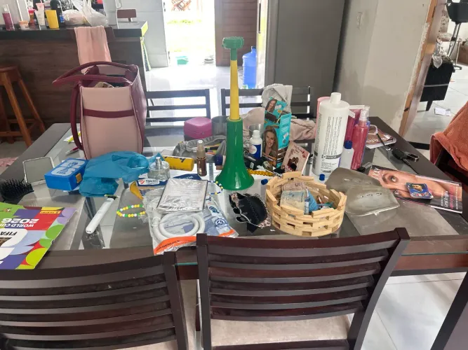 Vende- se mesa de madeira 