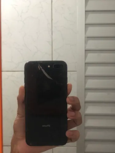 iPhone 8 Plus com traseira quebrada 550$
