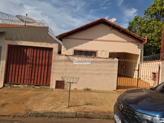 Casa com 3 Quarto(s) e 2 banheiro(s) para Alugar, 80 m² por R$ 1400 / Mês