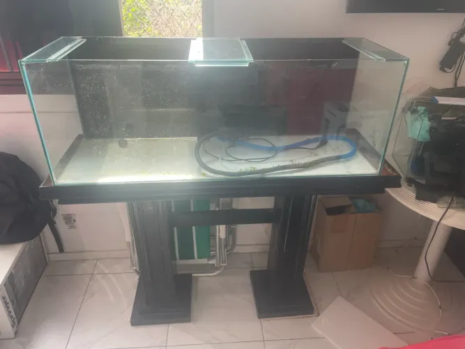 Vendo aquário de 150 litros