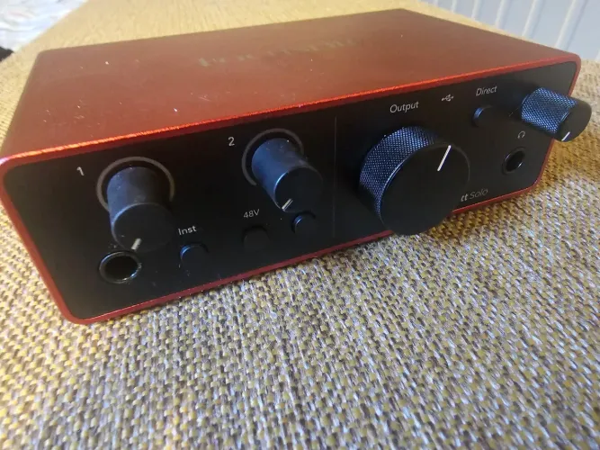 Interface de Áudio Focusrite Scarlett Solo 4ª Geração