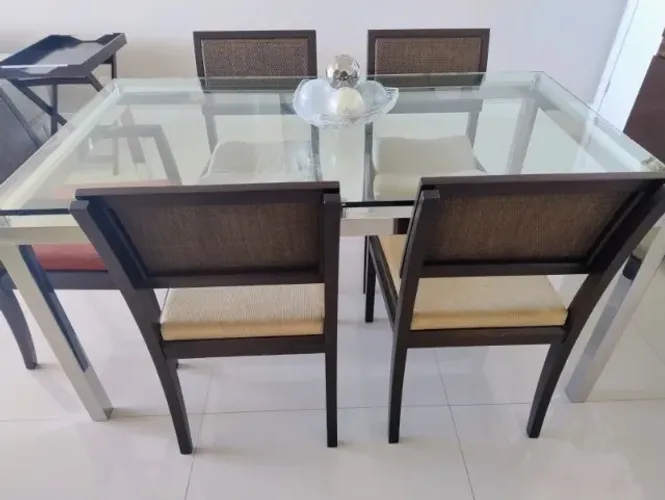 Mesa de Jantar com 5 cadeiras