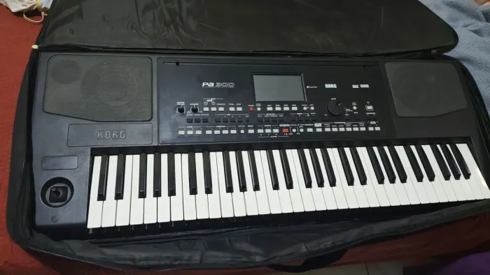 Teclado pa300 Korg bem conservado