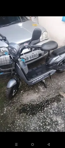 Bicicleta elétrica modelo scooter