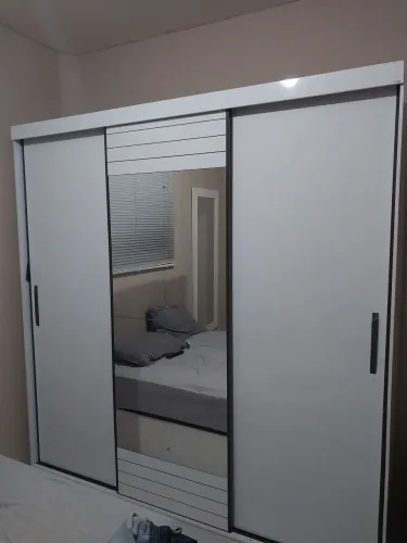 Vende-se guarda roupa