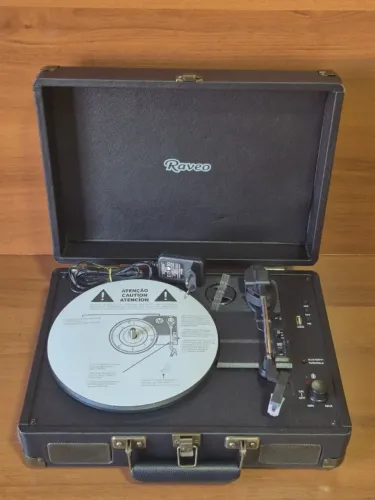 Vitrola Toca-Discos Raveo Sonetto Chrome Preta - Bluetooth e USB
