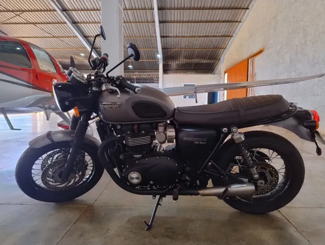 Triumph Bonneville T 120 Black