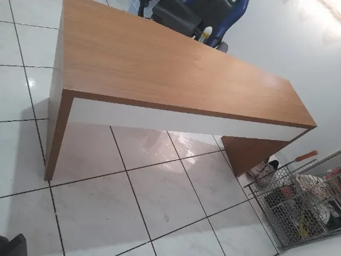 Mesa de escritório em perfeito estado