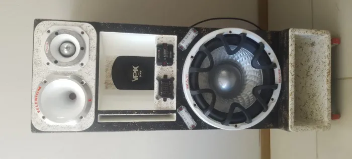 Vendo ou troco som automotivo Caixa Bob nova