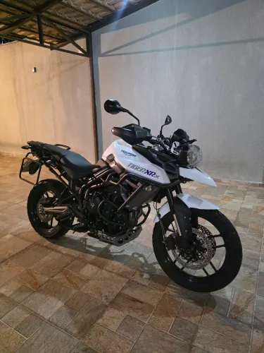 TRIUMPH TIGER 800 XRX IMPECÁVEL