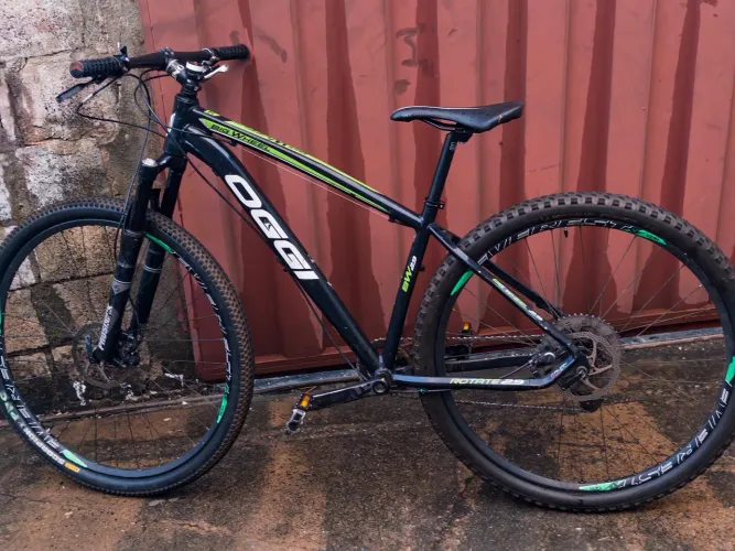 Oggi Big Wheel 7.3 Aro 29 - Shimano CT - RockShox- Freio Hidráulico