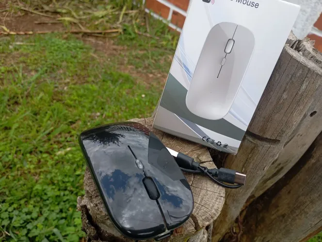 Mouse bluetooth/sem fio para computador, com RGB. Preto minimalista e ergonômico a bateria