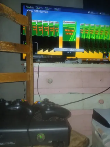 Vendo Xbox 360 slin com 12 jogos e dois controles e kinect por 700 reais. Aceito cartão