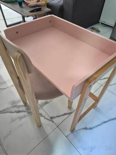 Cadeirinha e mesa infantil 