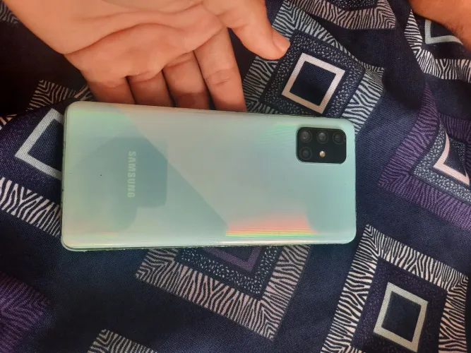 Celular a71 usado