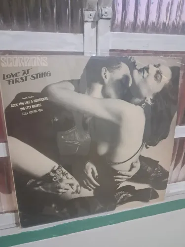 SCORPIONS/ LOVE AT FIRST STING
