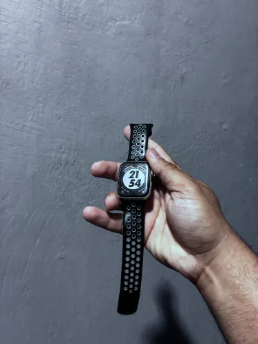 Apple Watch Series 4 44mm modelo NIKE