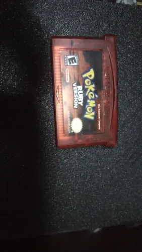 Pokémon Ruby para Game boy funcionando top.