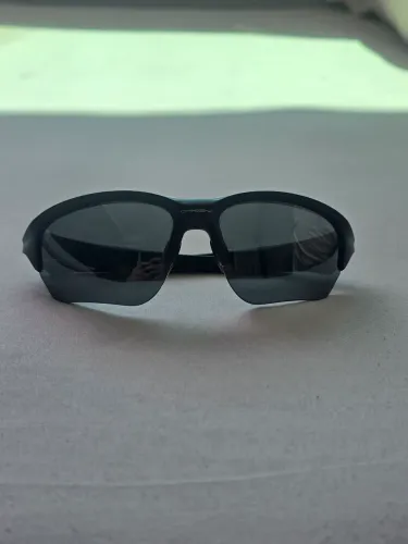 Óculos Oakley FLAKBETA com lente polarizada 