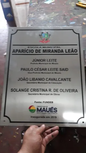 placas gravadas em aço inoxidável pra inauguração de obras