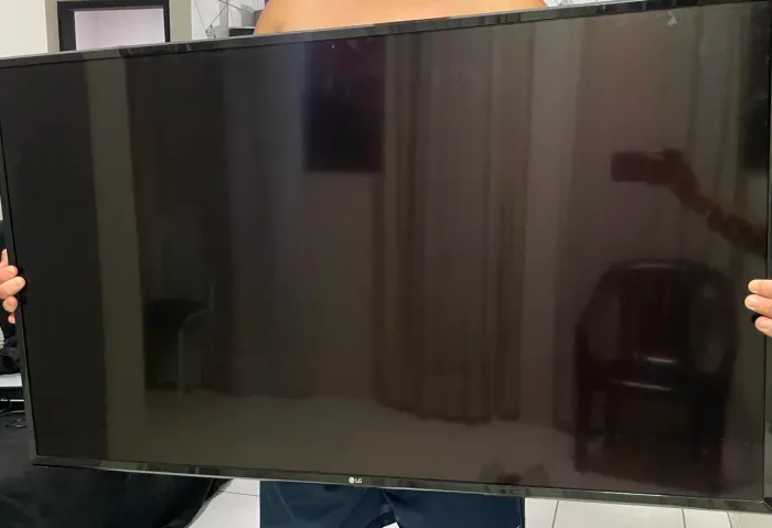 TV LG 49 venda para retirada de peças ou conserto. R$ 400